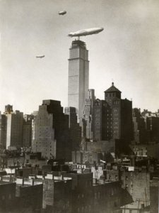 Zeppelin beim Empire State Building